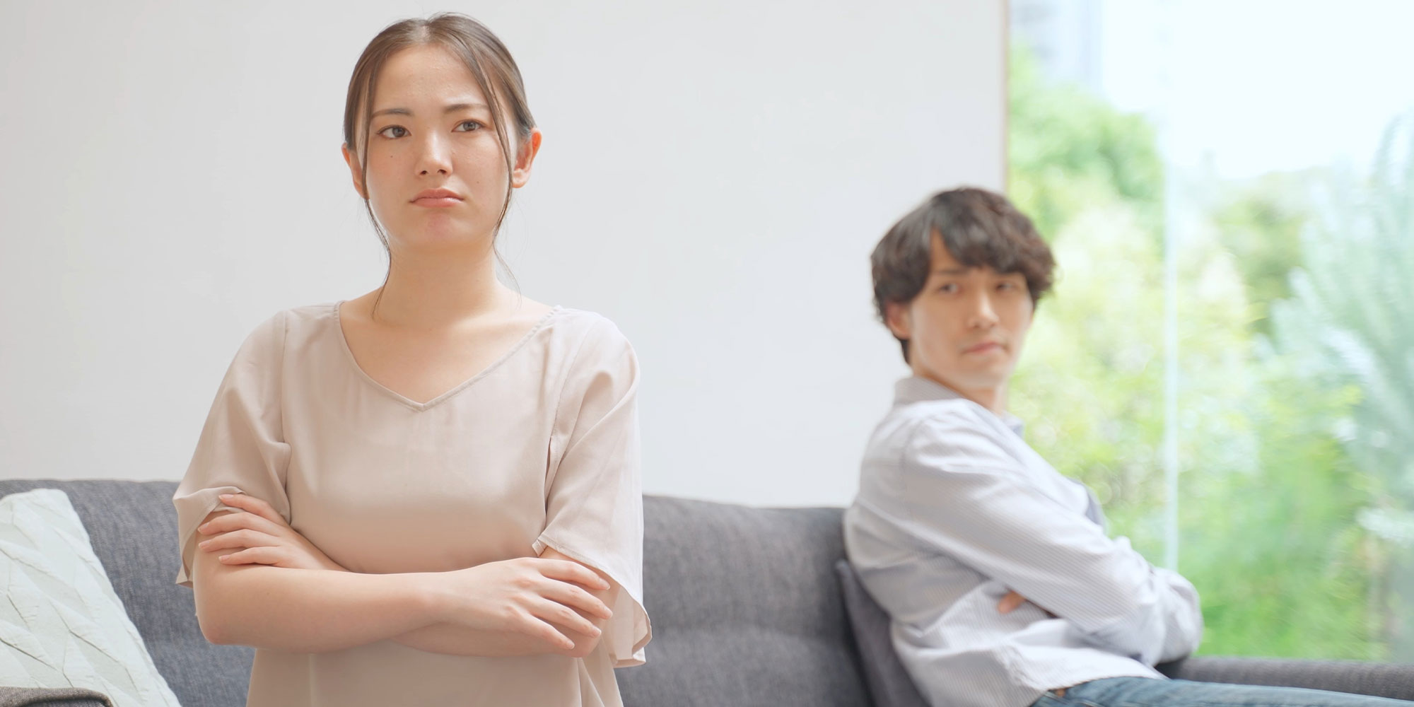 イライラする男女