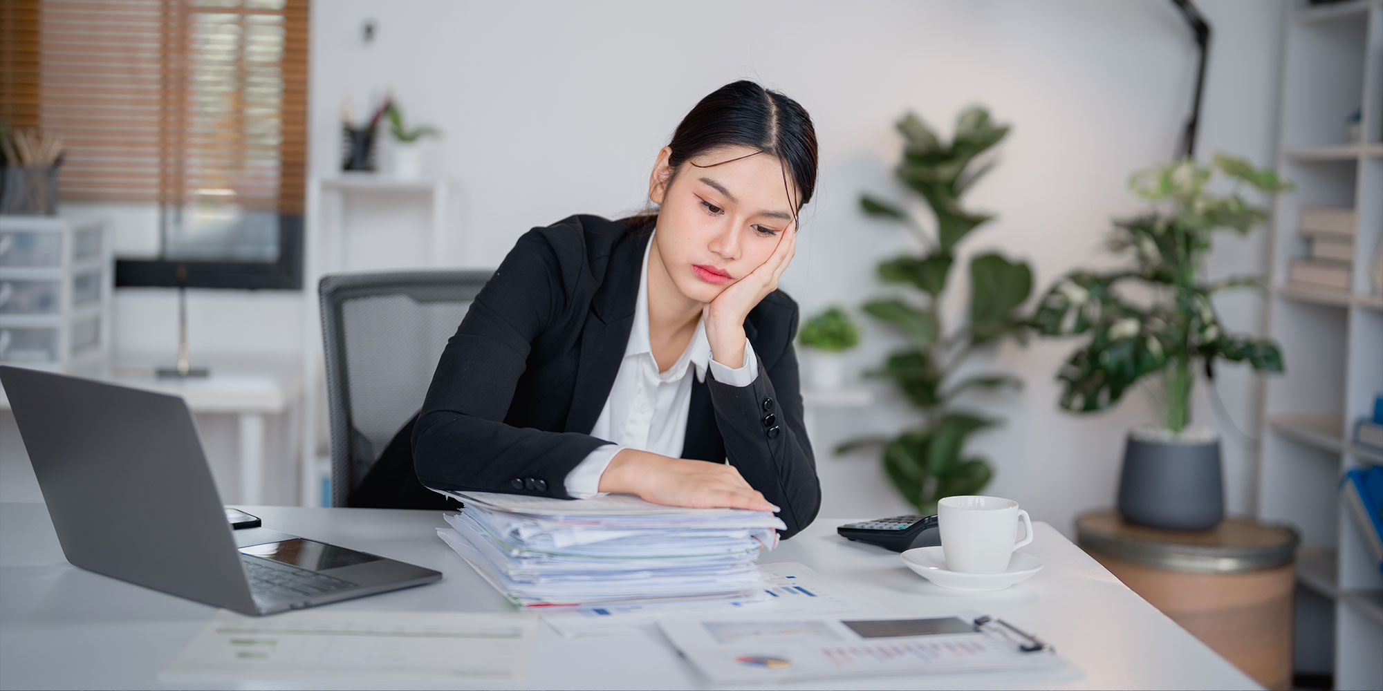 ストレスを抱える女性