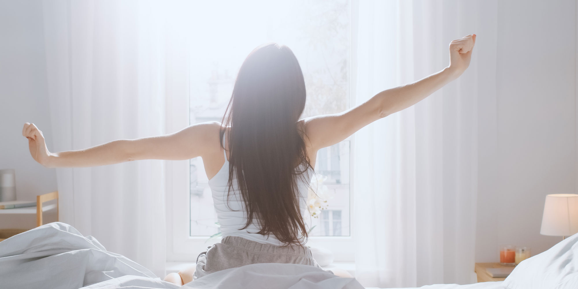 起床する女性