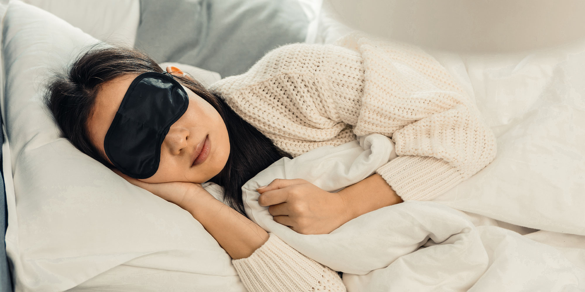 眠る女性